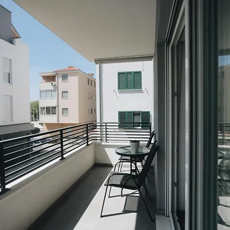 Tema * بودْسْتغانا